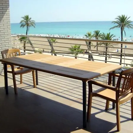 Gilmar Apartments: Beachfront Luxury With Pool And Parking In