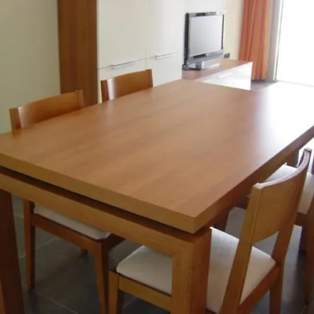 Gilmar Apartments: Beachfront Luxury With Pool And Parking In Apartment *