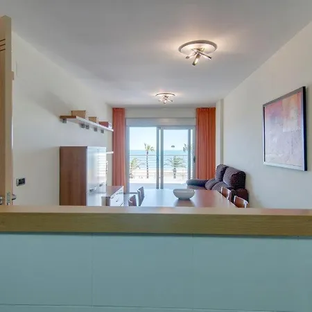 Gilmar Apartments: Beachfront Luxury With Pool And Parking In *